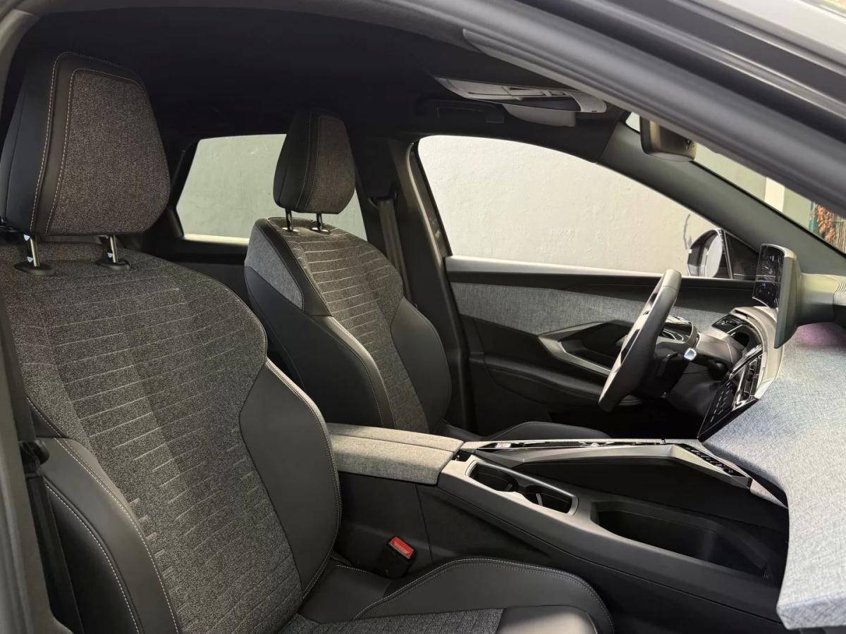 peugeot-e-3008-2025-eletrico-0cc