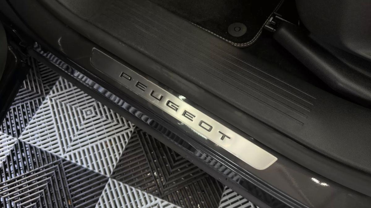 peugeot-e-3008-2025-eletrico-0cc