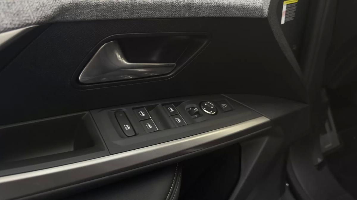 peugeot-e-3008-2025-eletrico-0cc