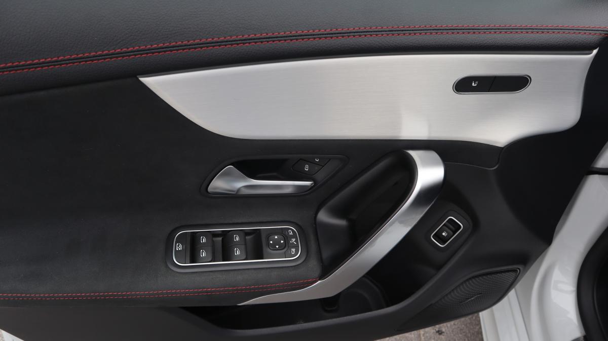 mercedes-benz-cla-2023-hibrido-a-gasolina-1332cc