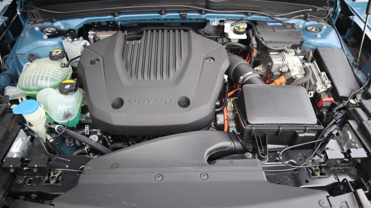 volvo-xc40-2022-hibrido-a-gasolina-1477cc