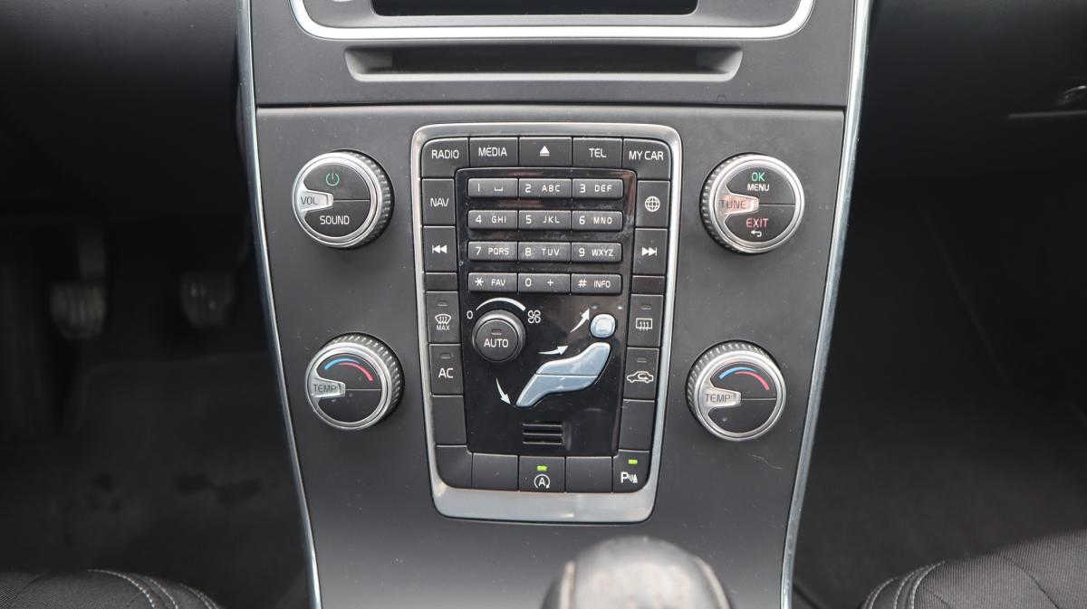 volvo-v60-2014-diesel-1560cc