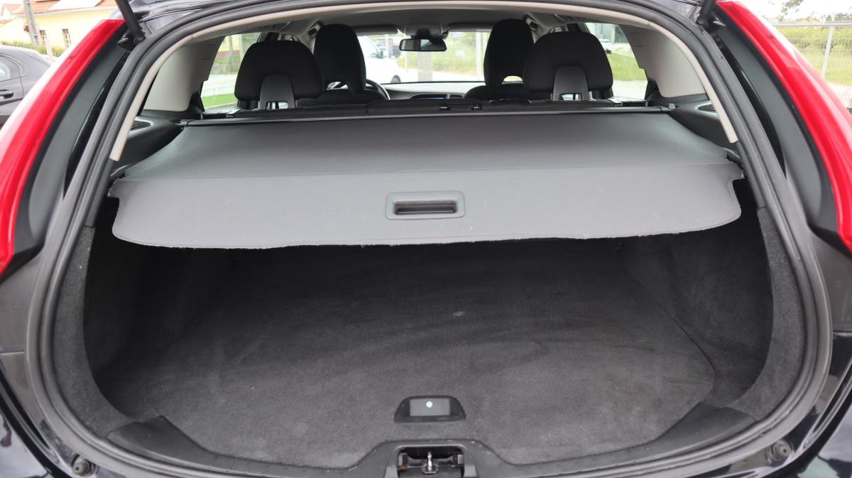 volvo-v60-2014-diesel-1560cc