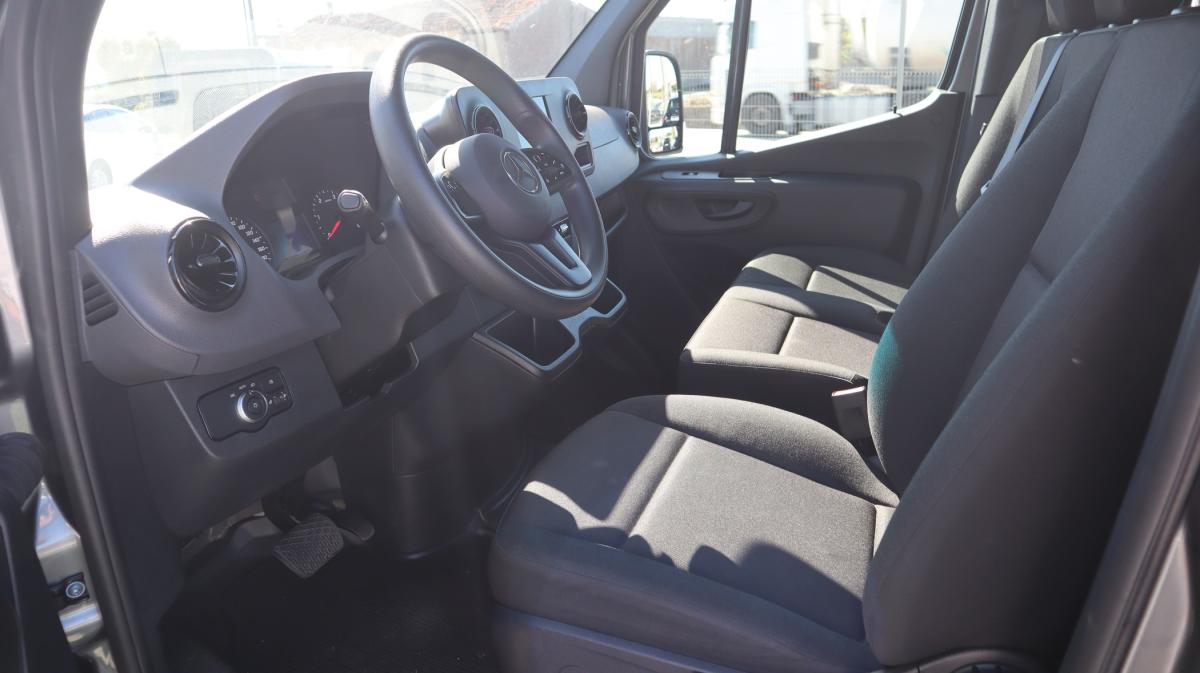 mercedes-benz-sprinter-2024-diesel-1950cc