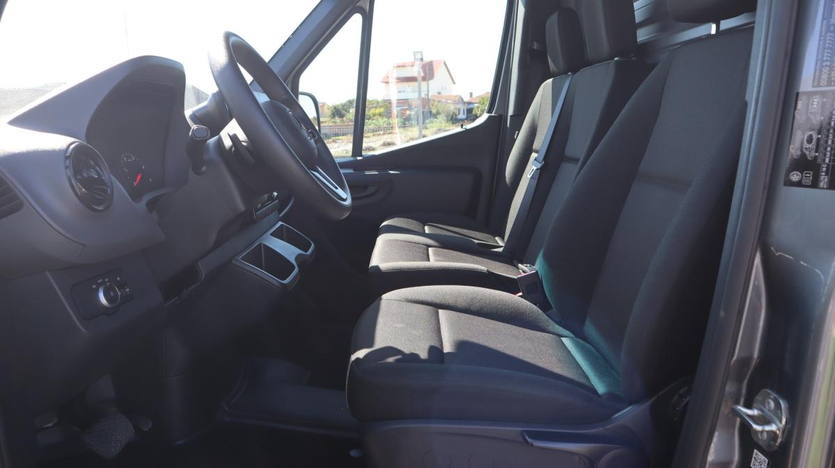 mercedes-benz-sprinter-2024-diesel-1950cc