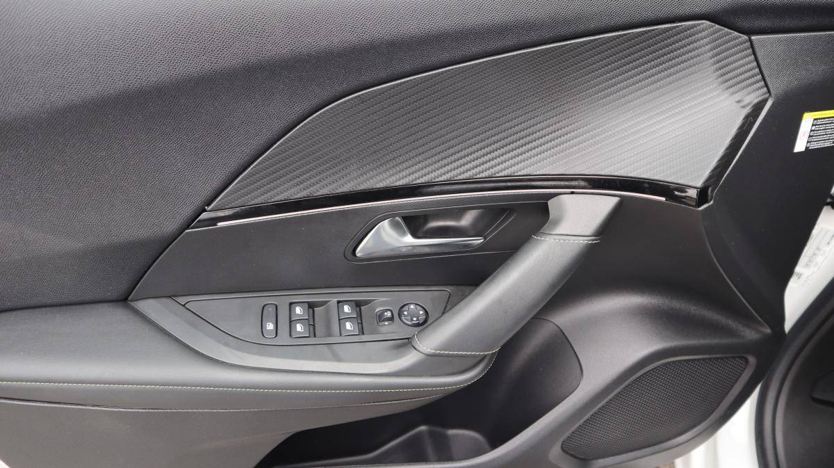 peugeot-2008-2021-diesel-1499cc