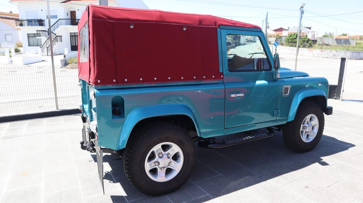 land-rover-defender-2011-diesel-2402cc