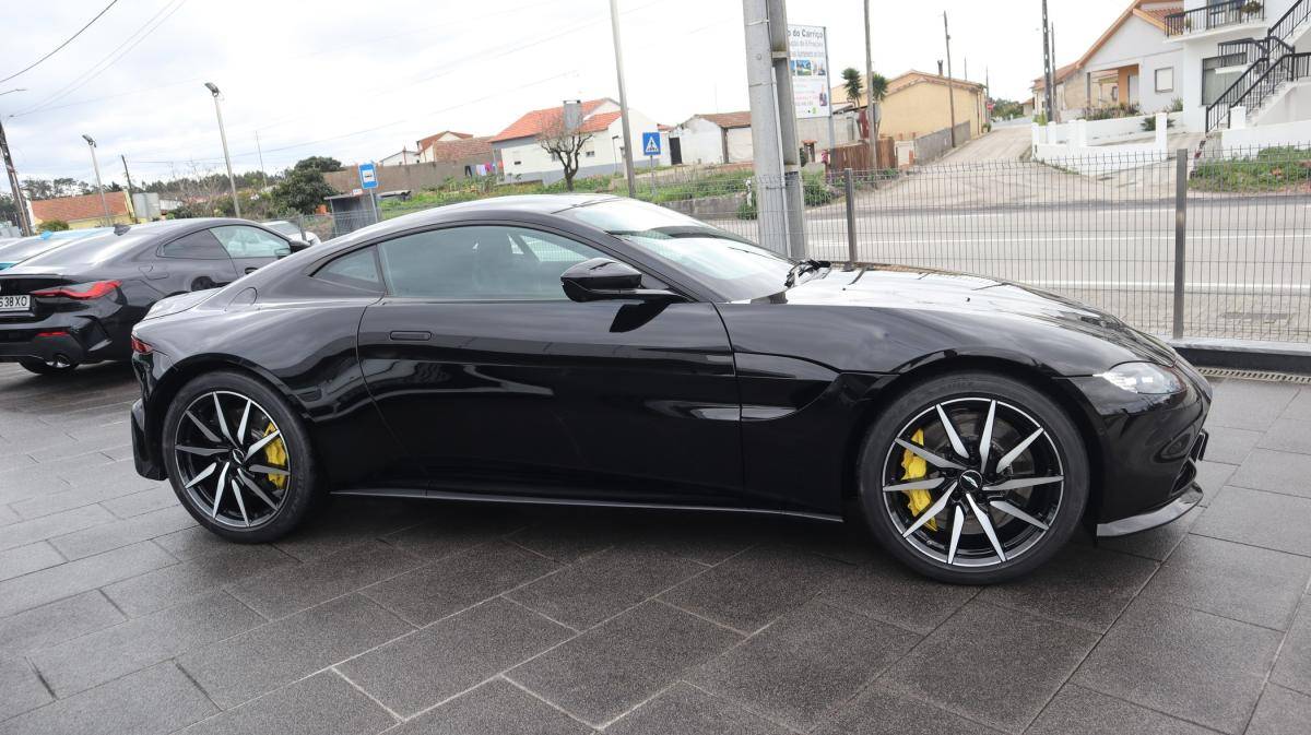 aston-martin-vantage-coupe-2019-gasolina-3982cc