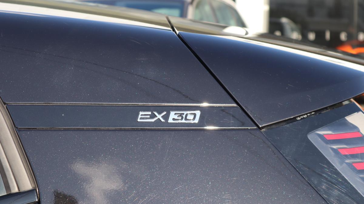 volvo-ex30-2024-eletrico-500cc