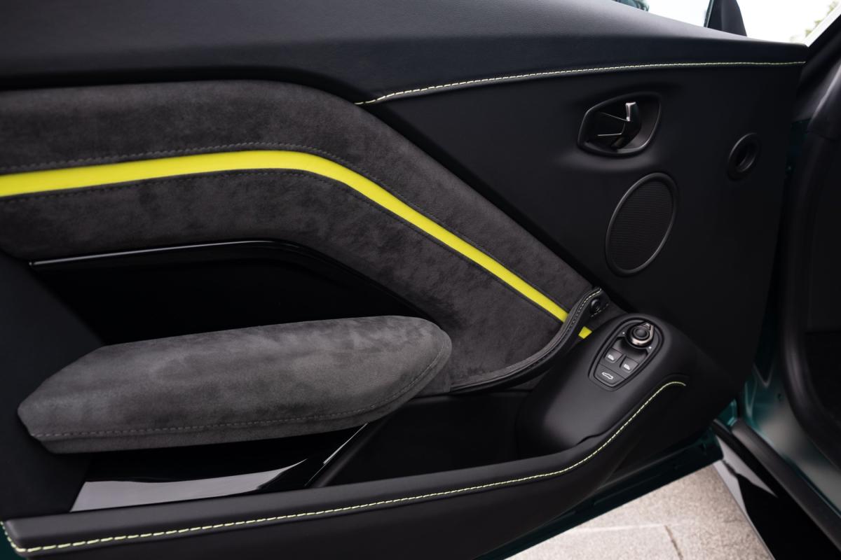 aston-martin-vantage-coupe-2024-gasolina-3982cc