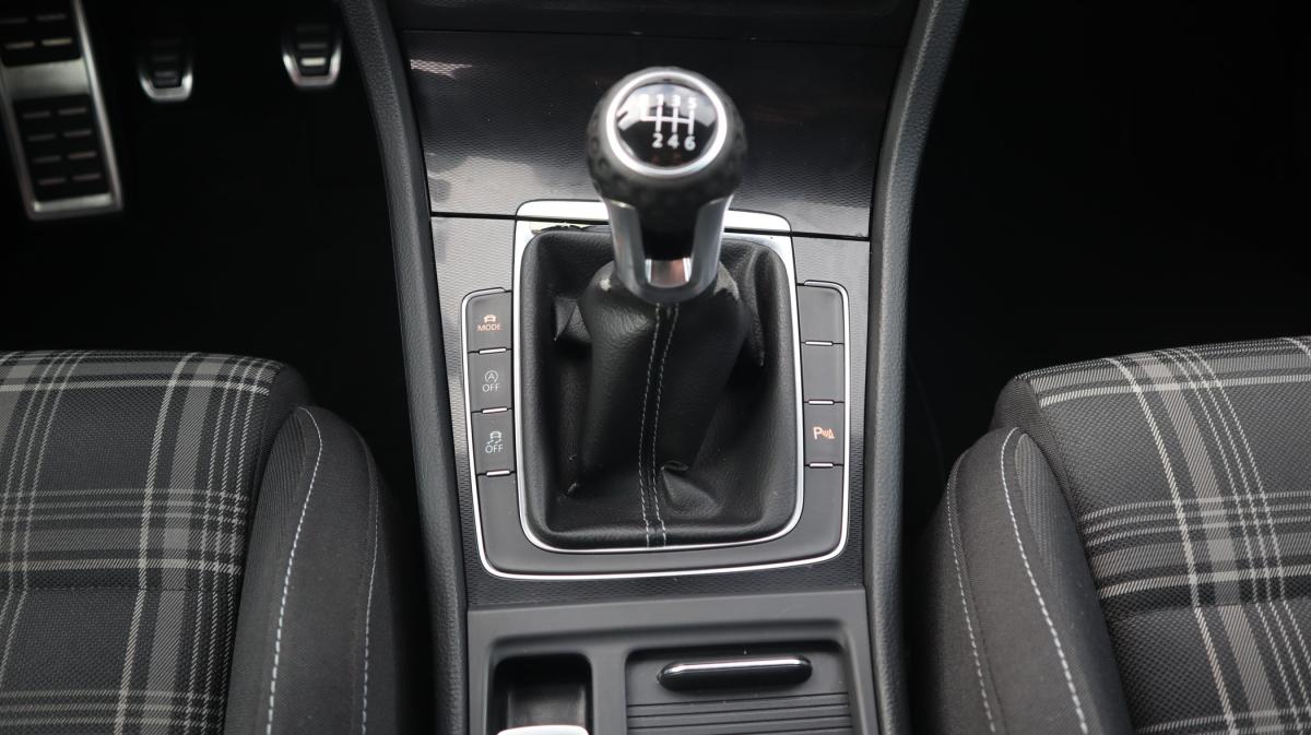 volkswagen-golf-2013-diesel-1968cc