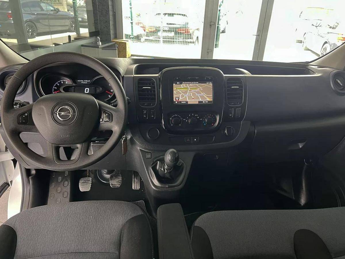 opel-vivaro-2018-diesel-1598cc