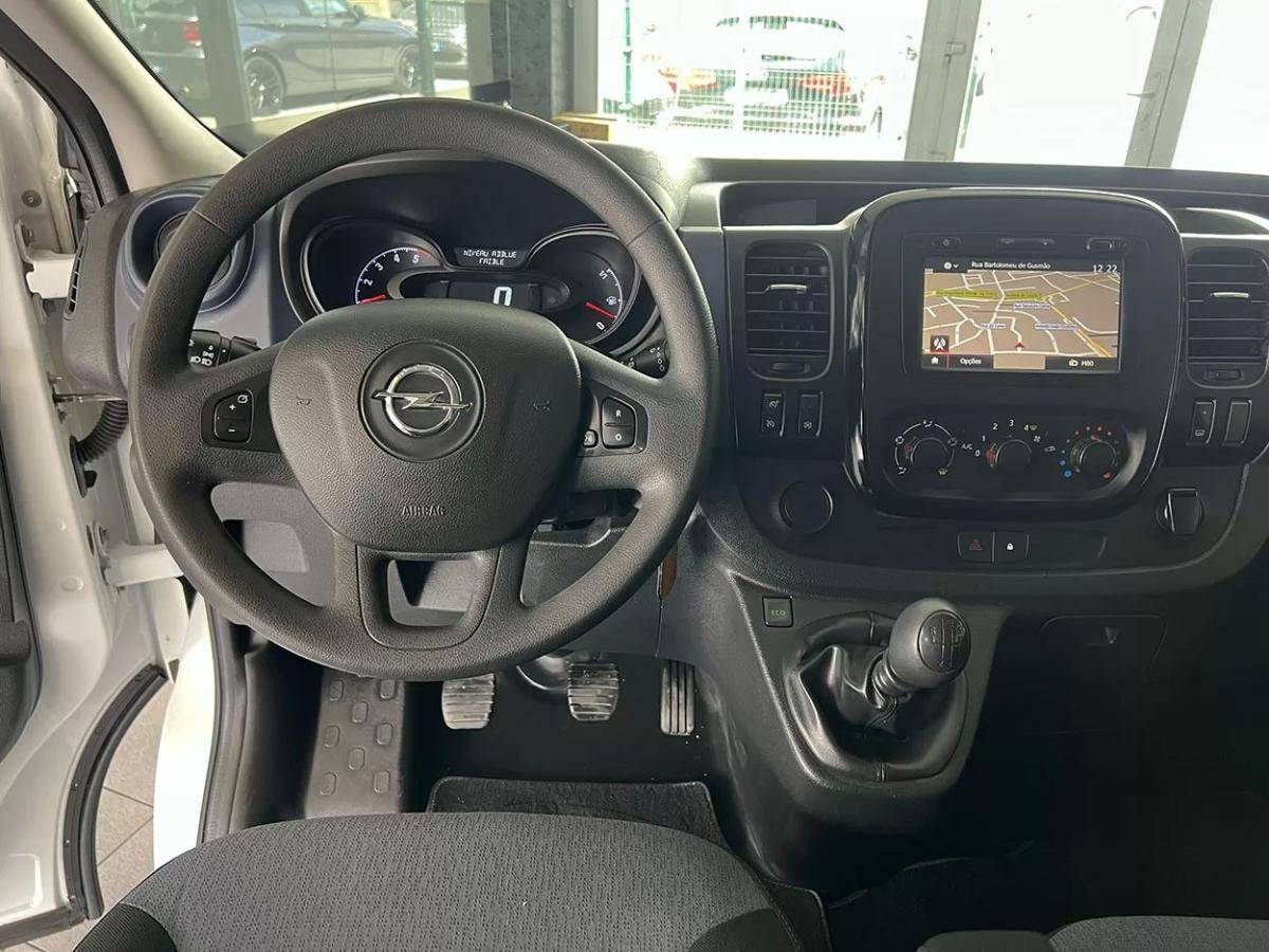 opel-vivaro-2018-diesel-1598cc