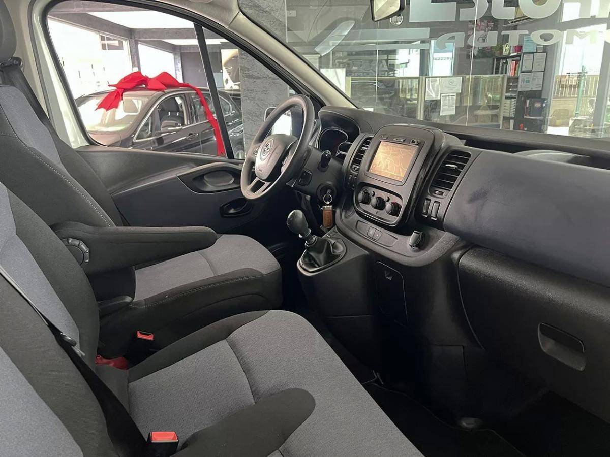 opel-vivaro-2018-diesel-1598cc