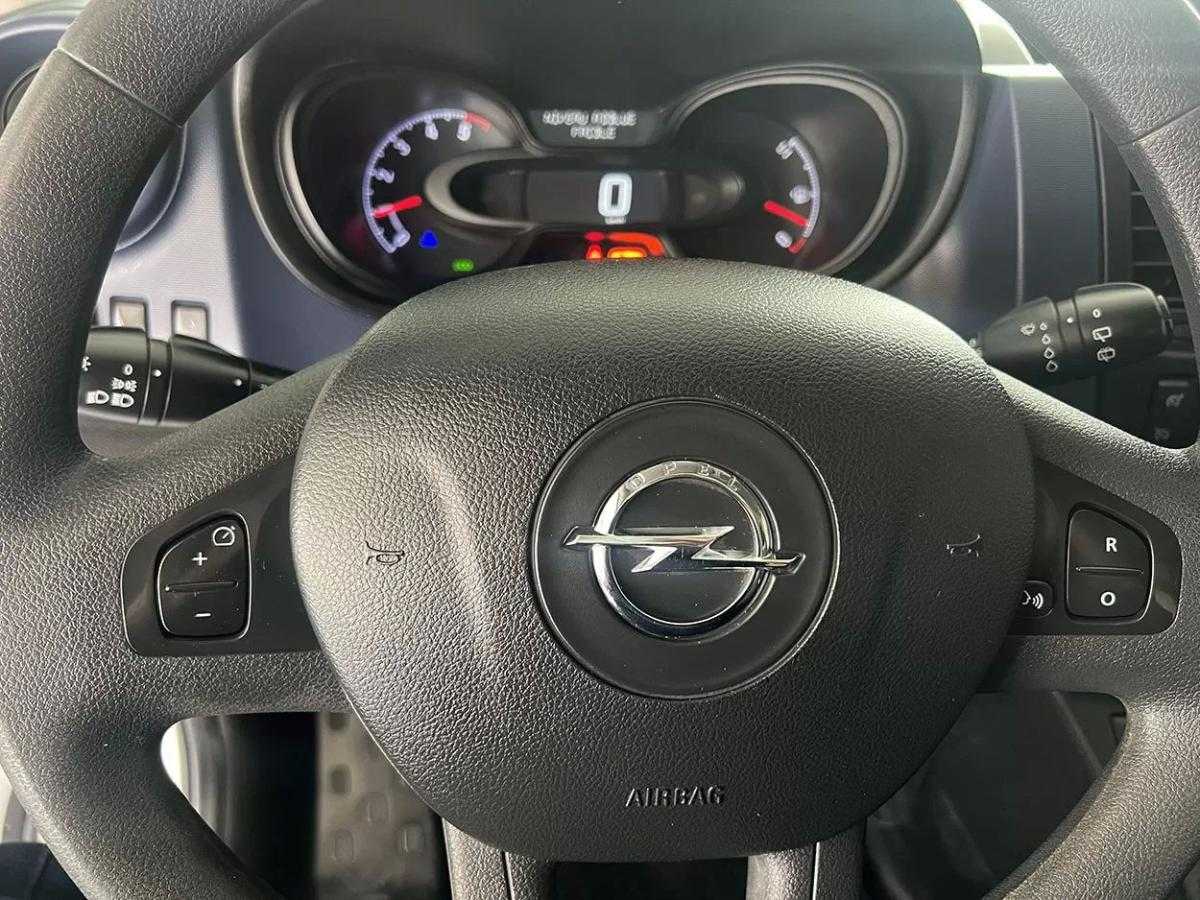 opel-vivaro-2018-diesel-1598cc