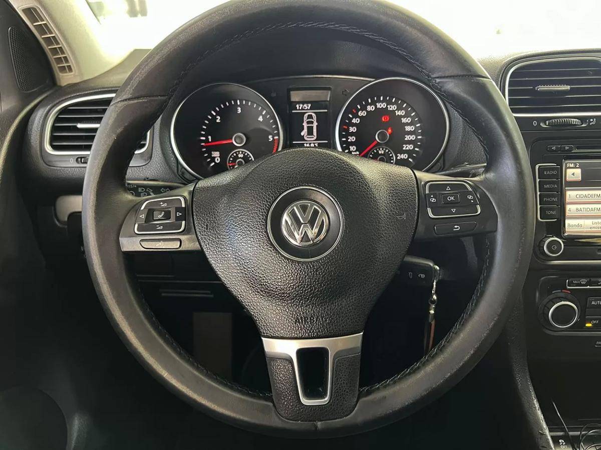 volkswagen-golf-2010-diesel-1598cc