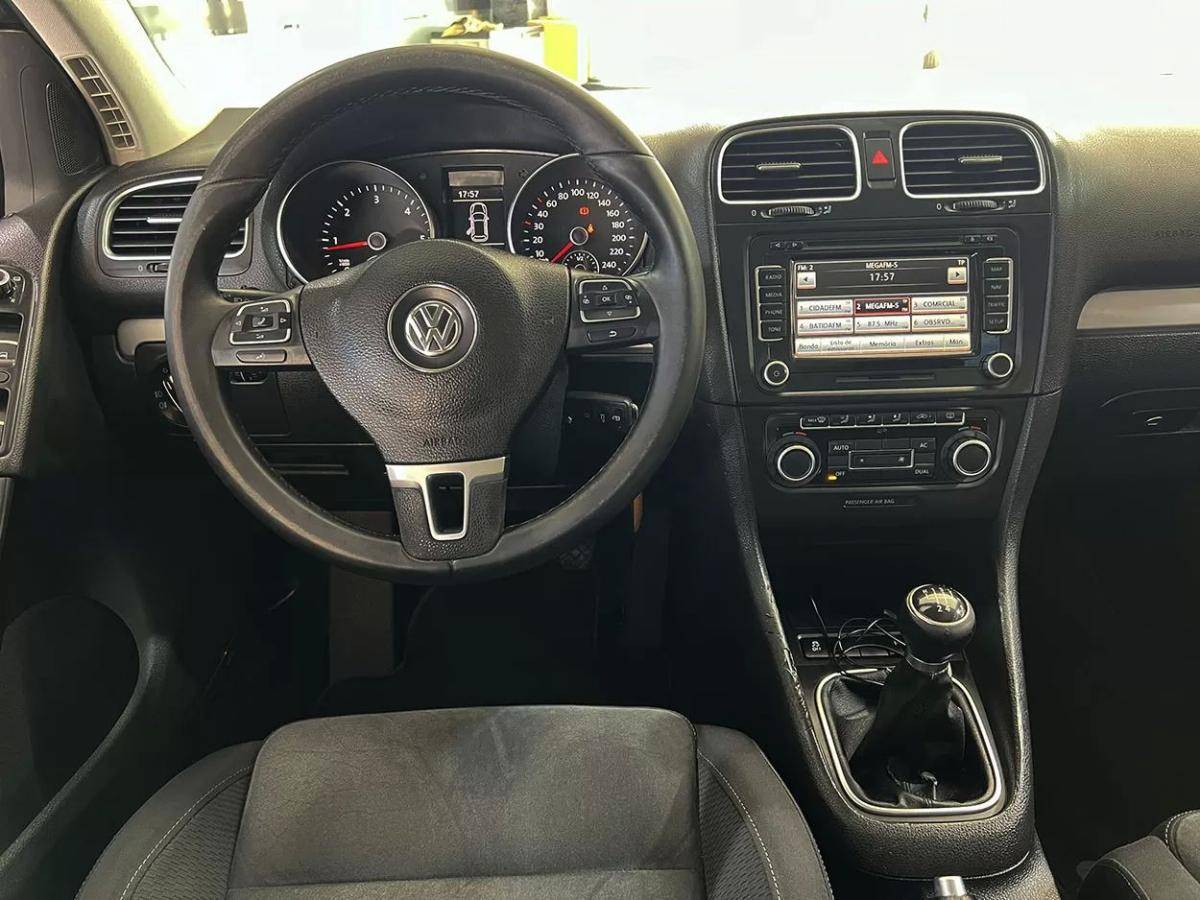 volkswagen-golf-2010-diesel-1598cc