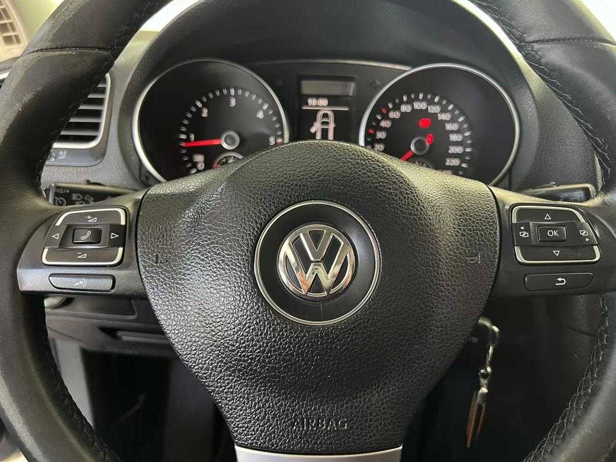 volkswagen-golf-2010-diesel-1598cc