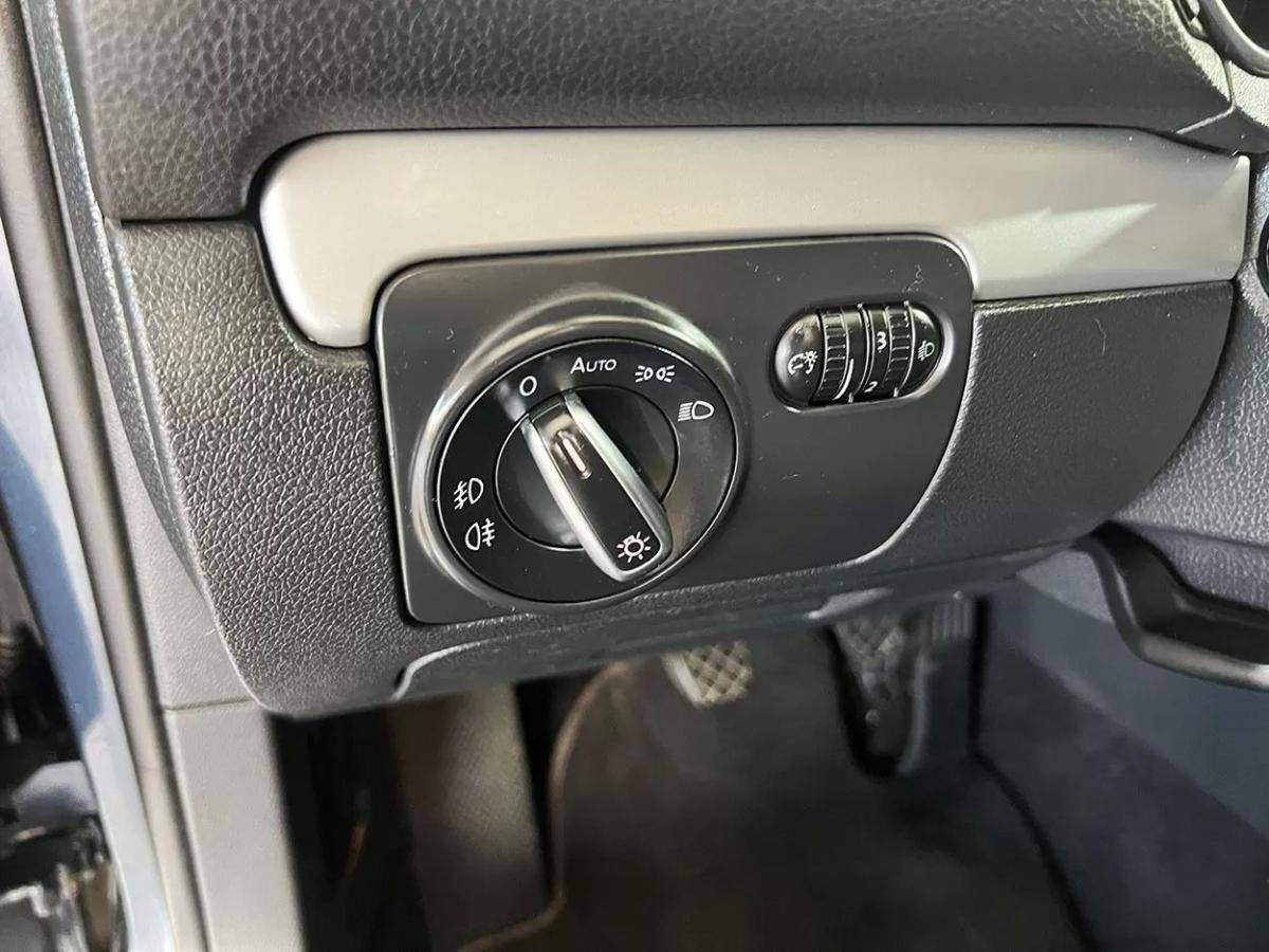 volkswagen-golf-2010-diesel-1598cc