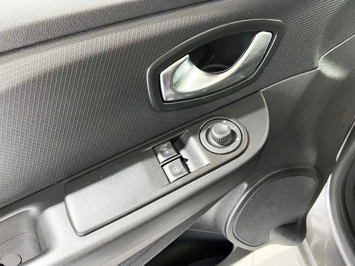 renault-clio-sport-tourer-2015-diesel-1461cc