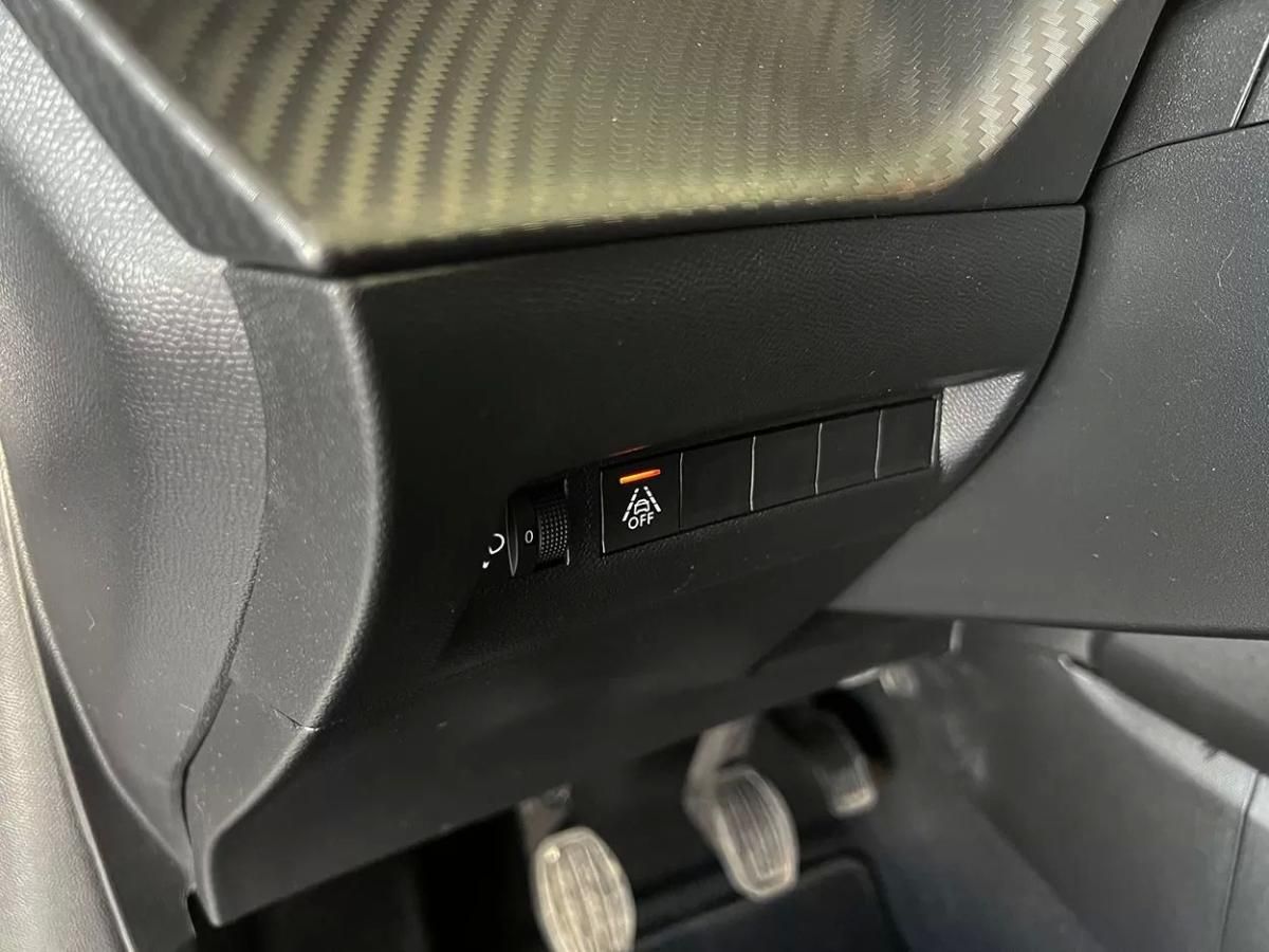 peugeot-208-2022-gasolina-1199cc