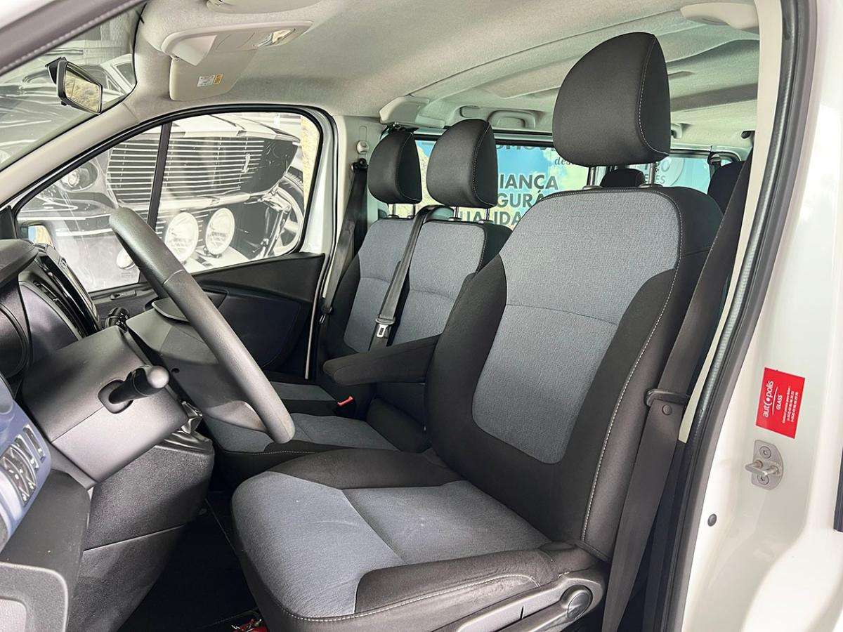 opel-vivaro-2018-diesel-1598cc