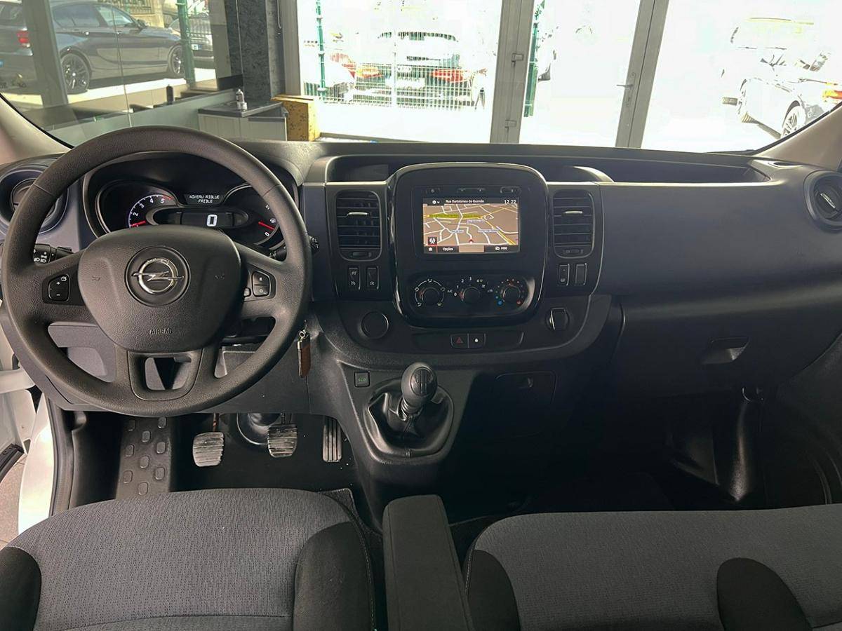 opel-vivaro-2018-diesel-1598cc