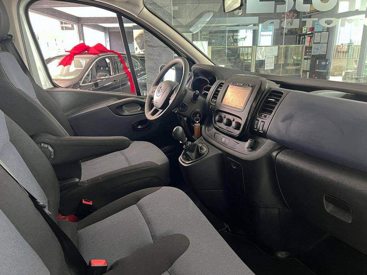 opel-vivaro-2018-diesel-1598cc