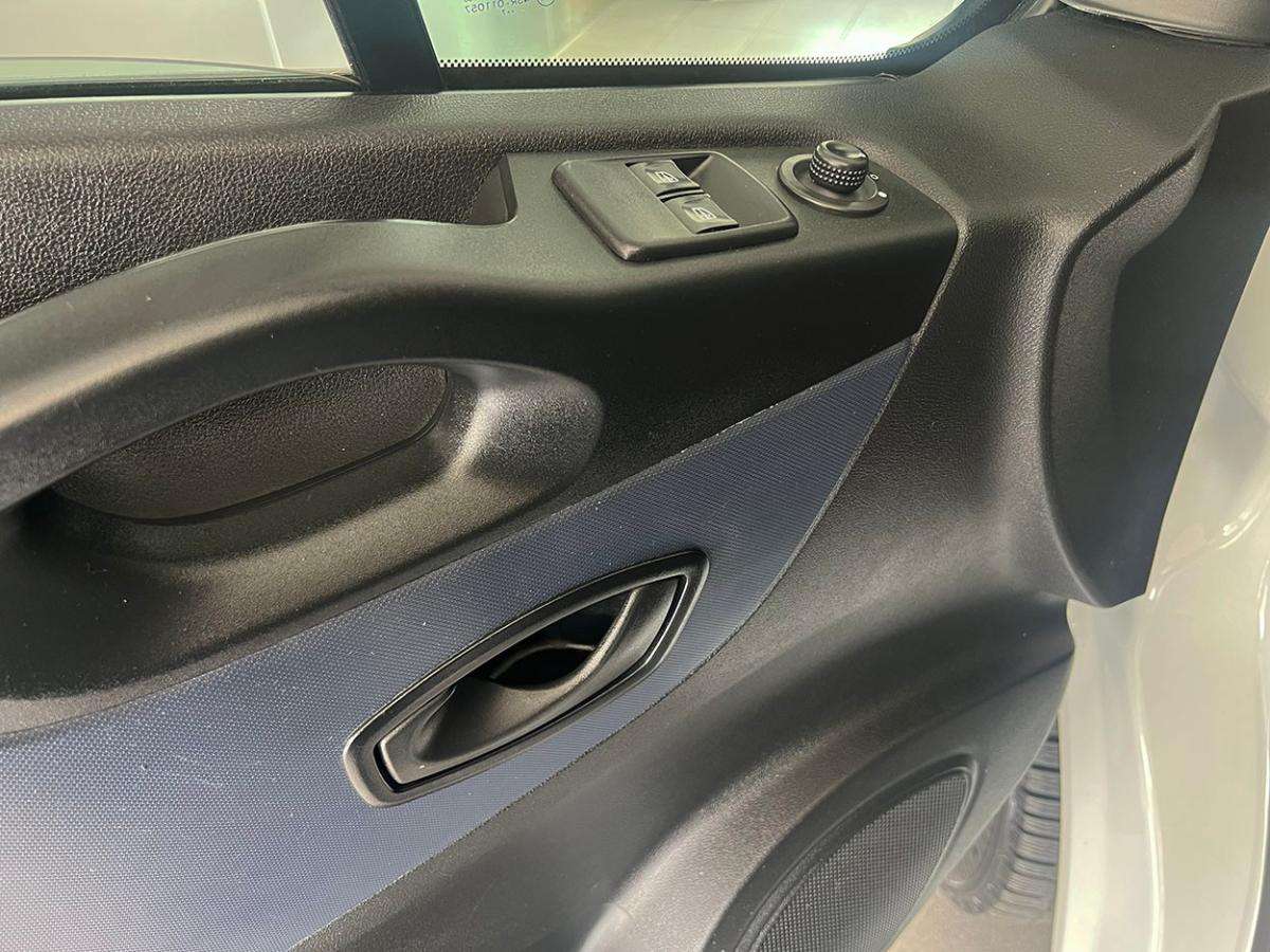 opel-vivaro-2018-diesel-1598cc