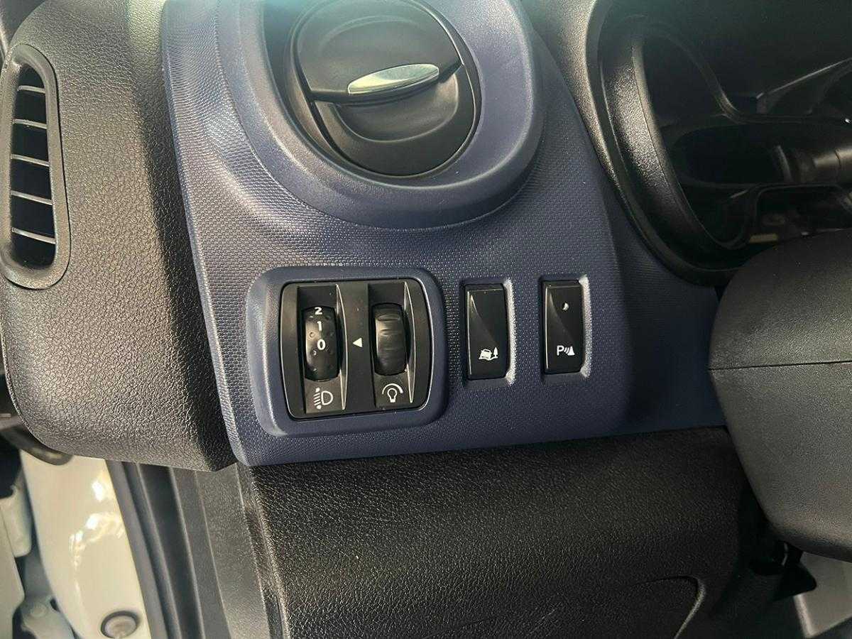 opel-vivaro-2018-diesel-1598cc