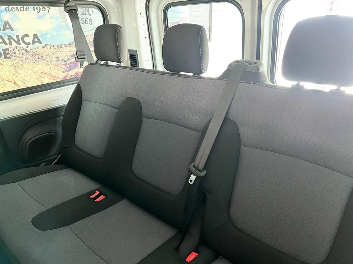 opel-vivaro-2018-diesel-1598cc