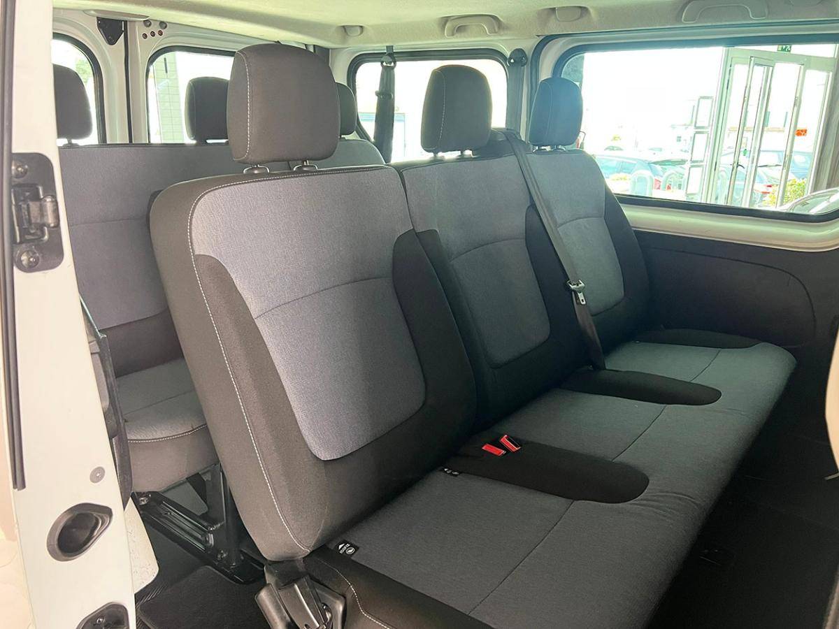 opel-vivaro-2018-diesel-1598cc