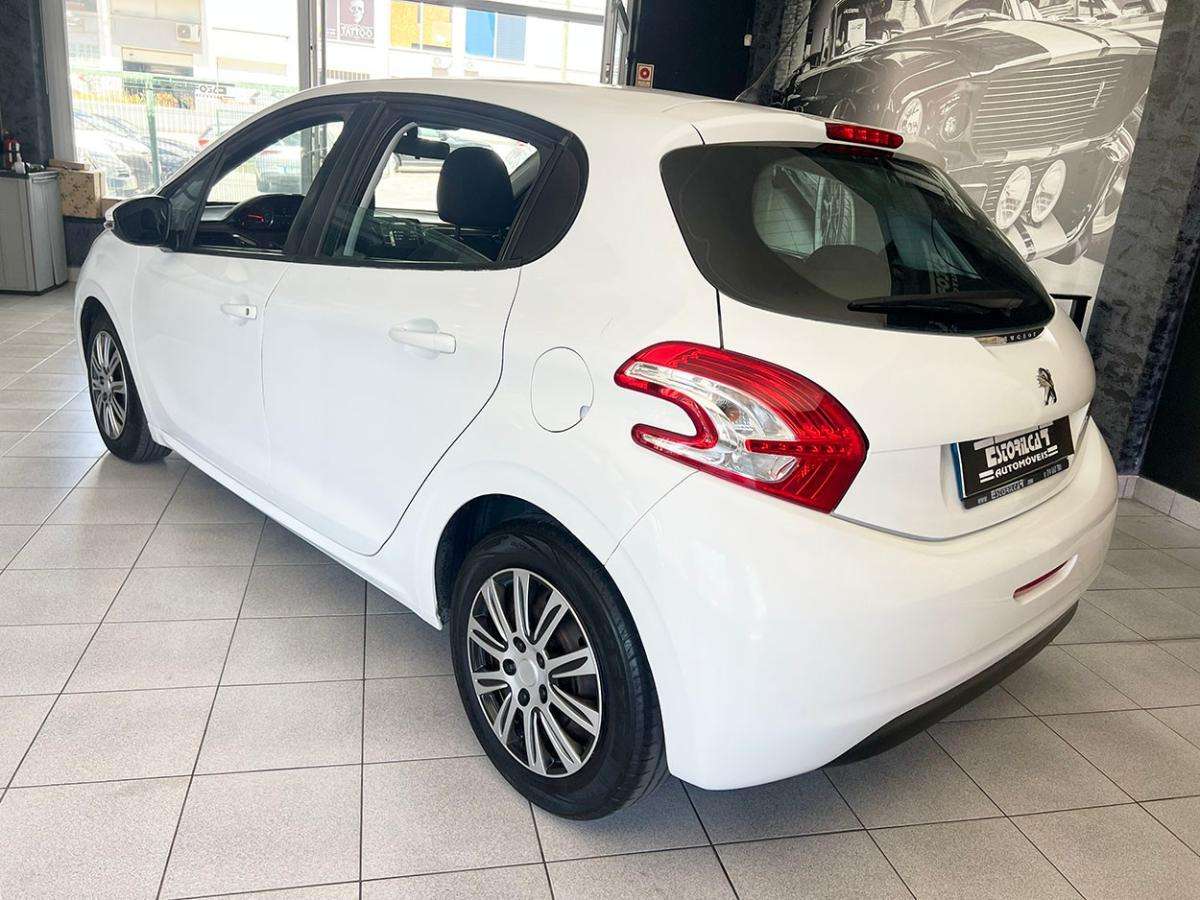 peugeot-208-2023-diesel-1560cc