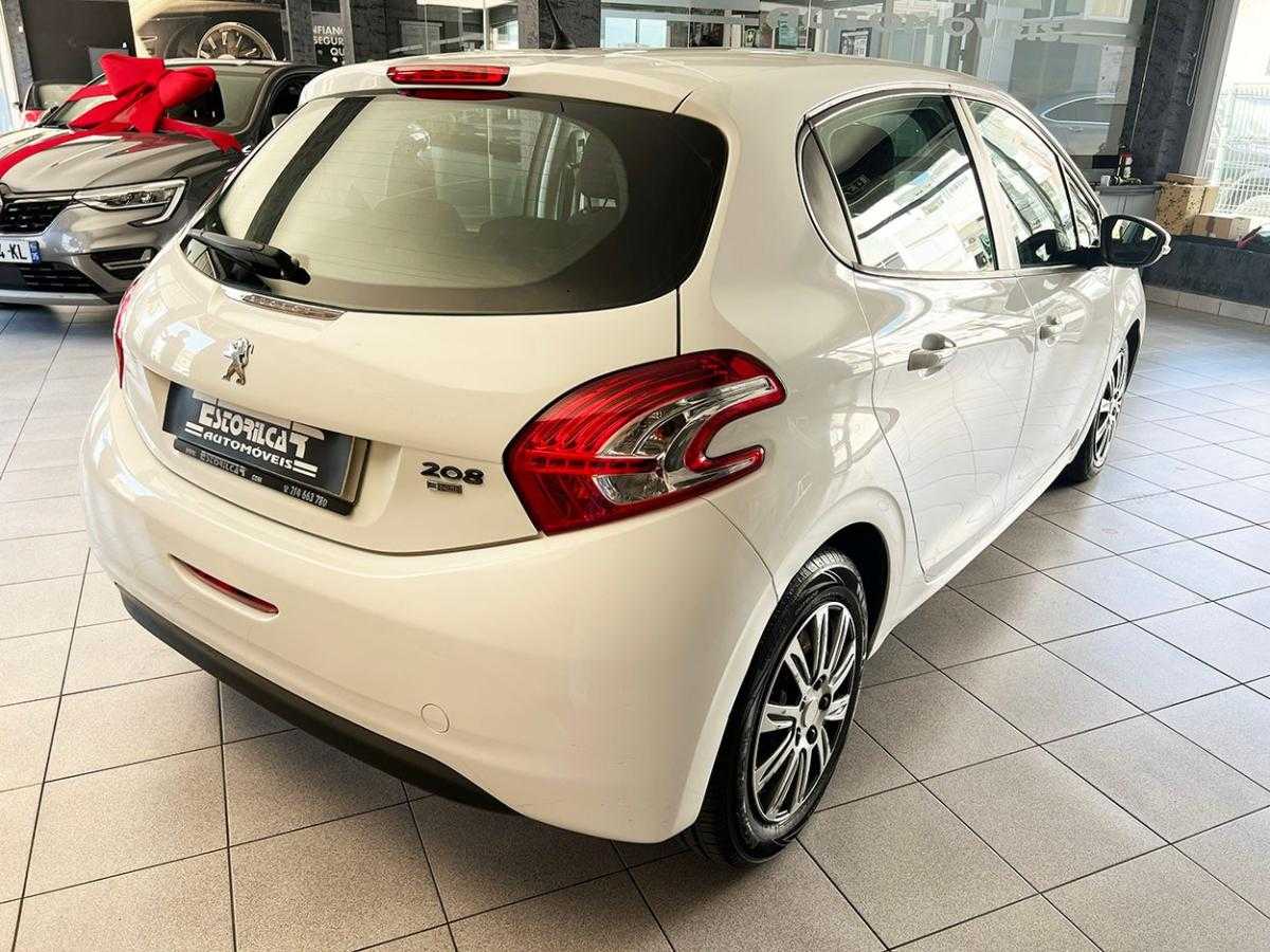 peugeot-208-2023-diesel-1560cc