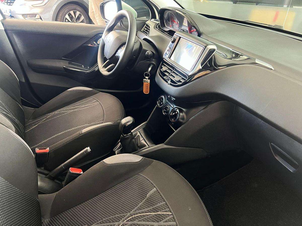 peugeot-208-2023-diesel-1560cc