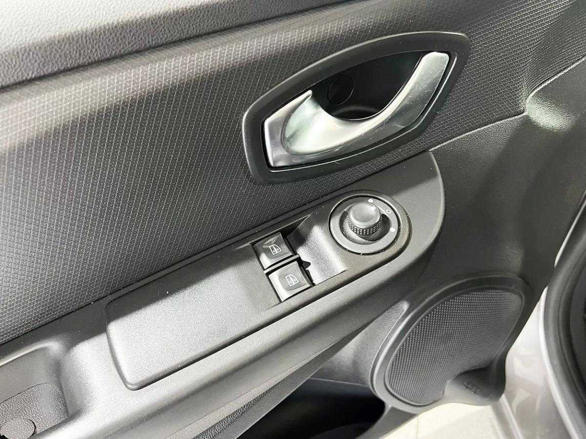 renault-clio-sport-tourer-2015-diesel-1461cc