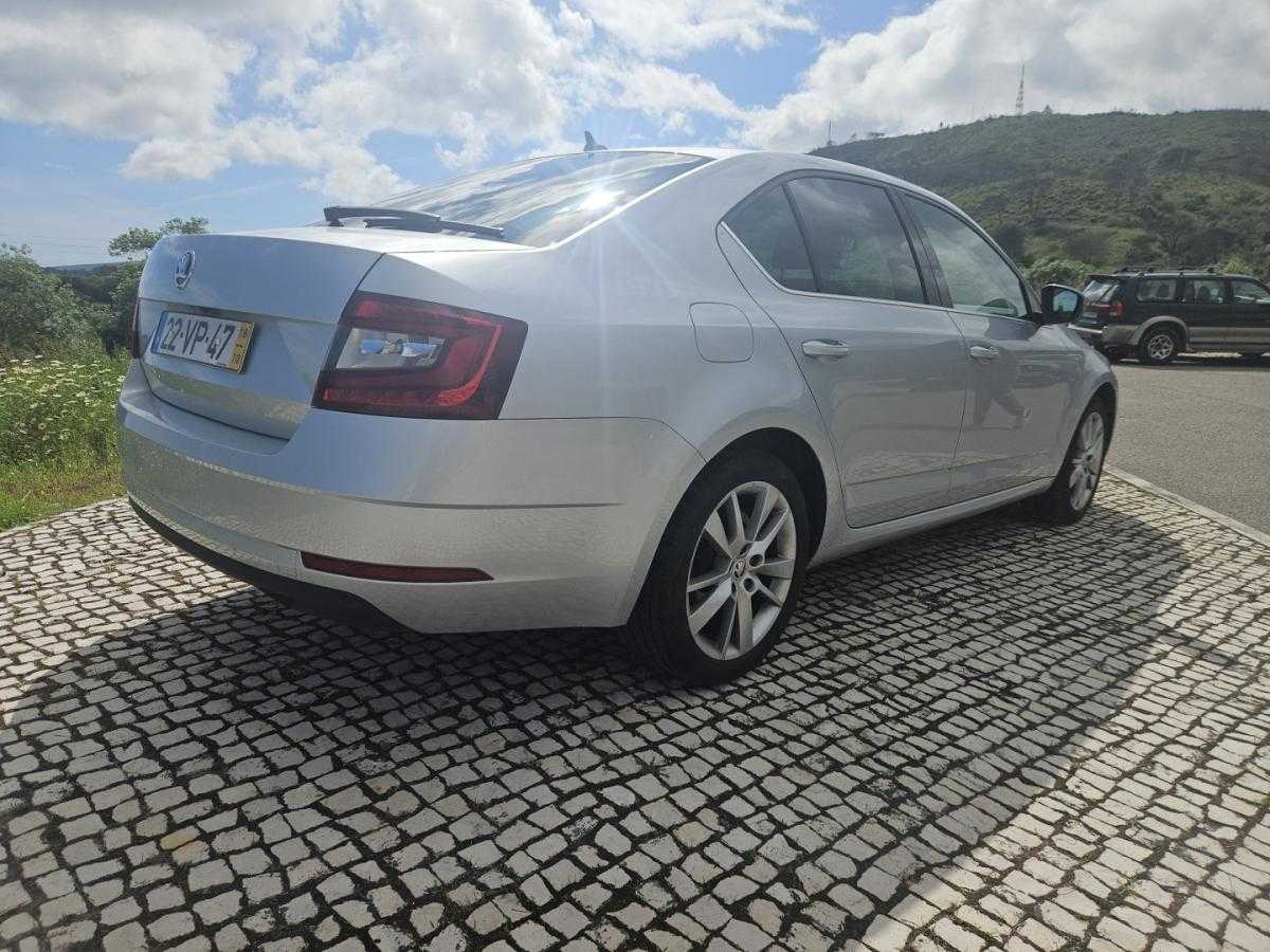 skoda-octavia-2018-diesel-1598cc