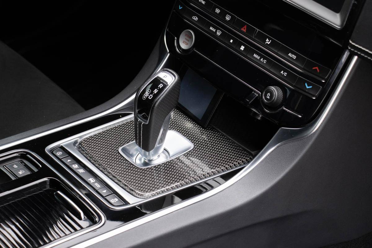 jaguar-xe-2019-gasolina-5000cc