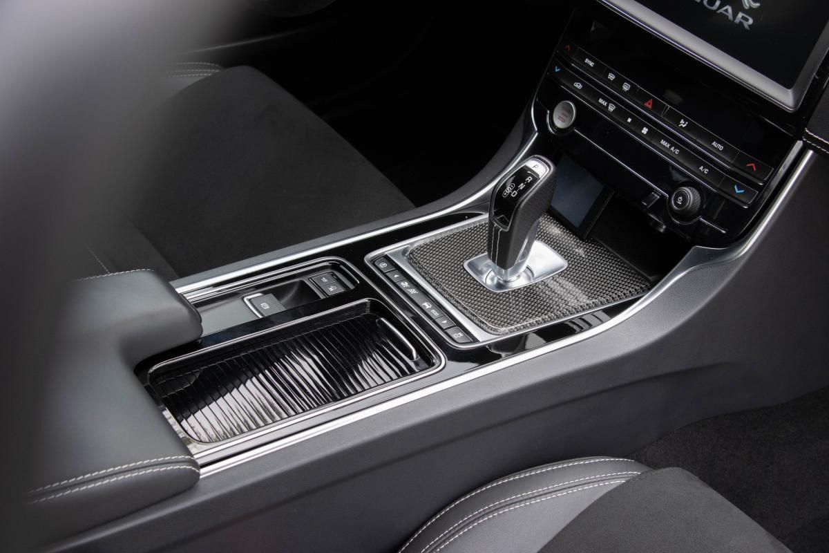 jaguar-xe-2019-gasolina-5000cc