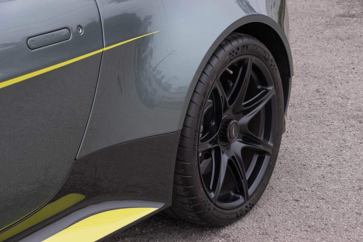 aston-martin-vantage-2017-gasolina-4735cc