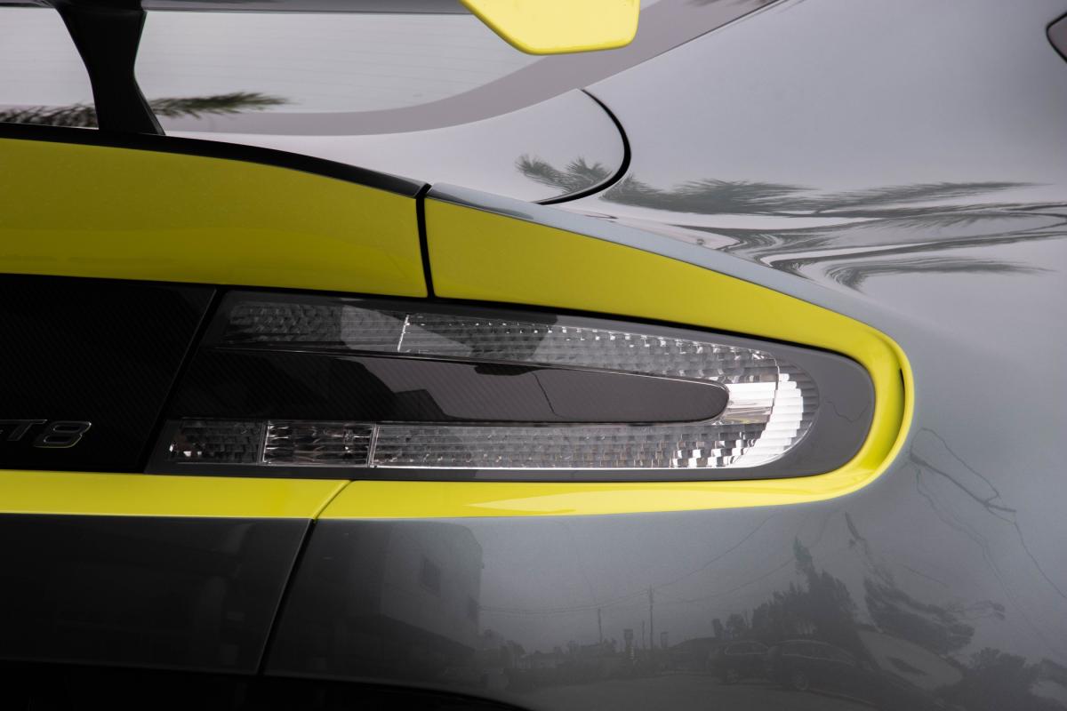 aston-martin-vantage-2017-gasolina-4735cc