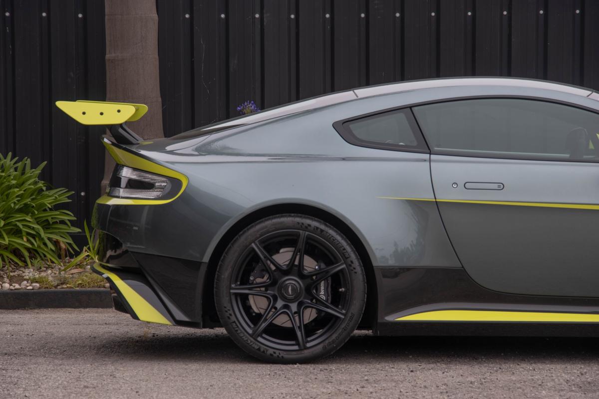 aston-martin-vantage-2017-gasolina-4735cc