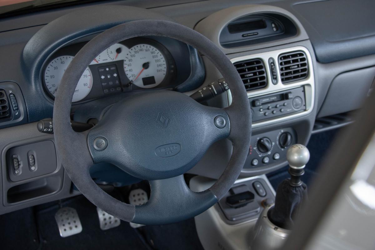 renault-clio-2001-gasolina-2946cc