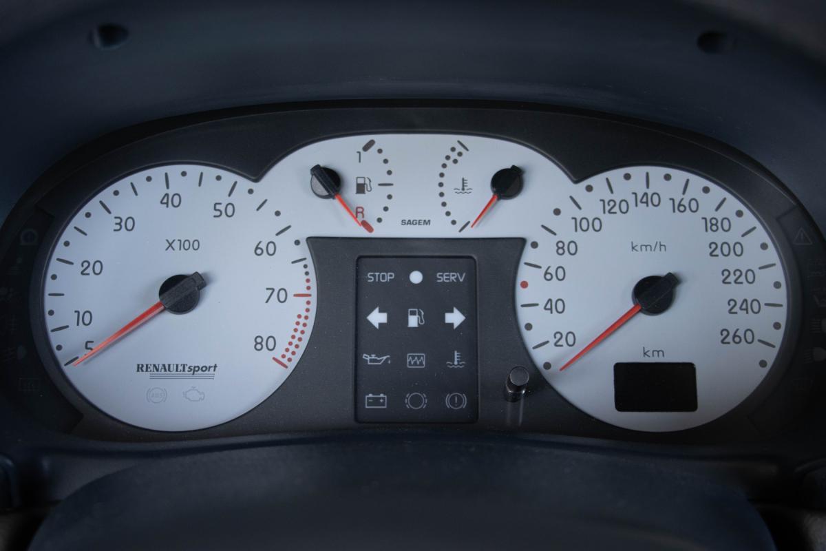 renault-clio-2001-gasolina-2946cc