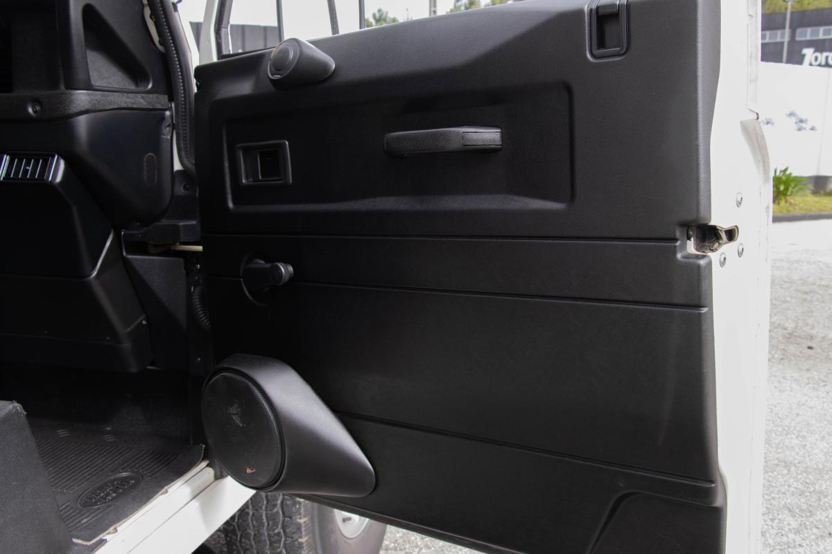 land-rover-defender-2006-diesel-2495cc