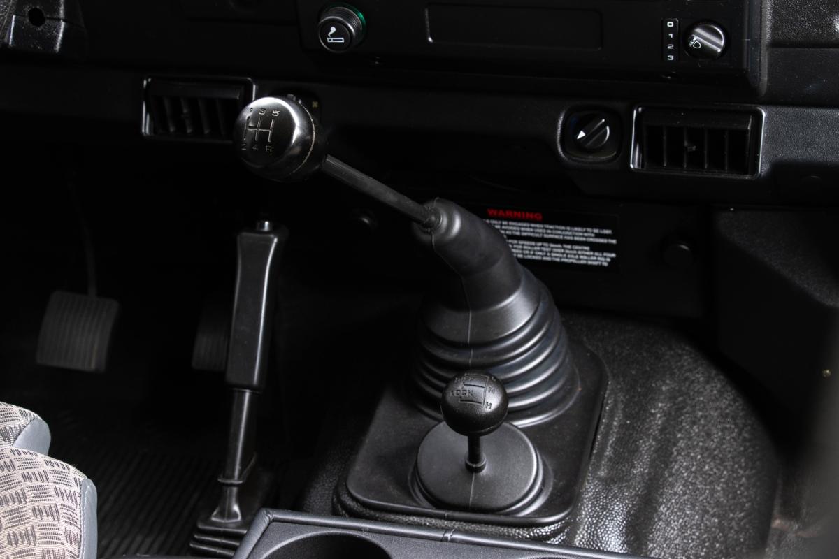 land-rover-defender-2006-diesel-2495cc