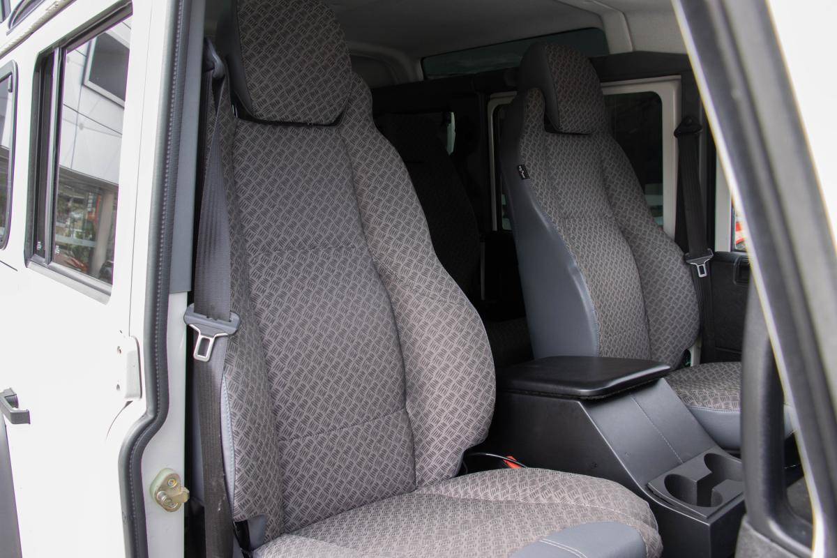 land-rover-defender-2006-diesel-2495cc