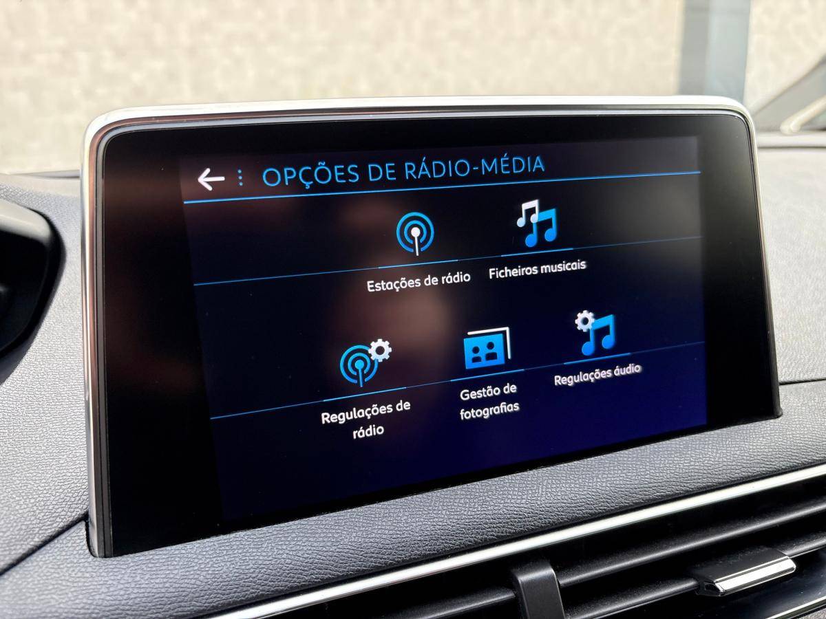 peugeot-5008-2018-diesel-1499cc
