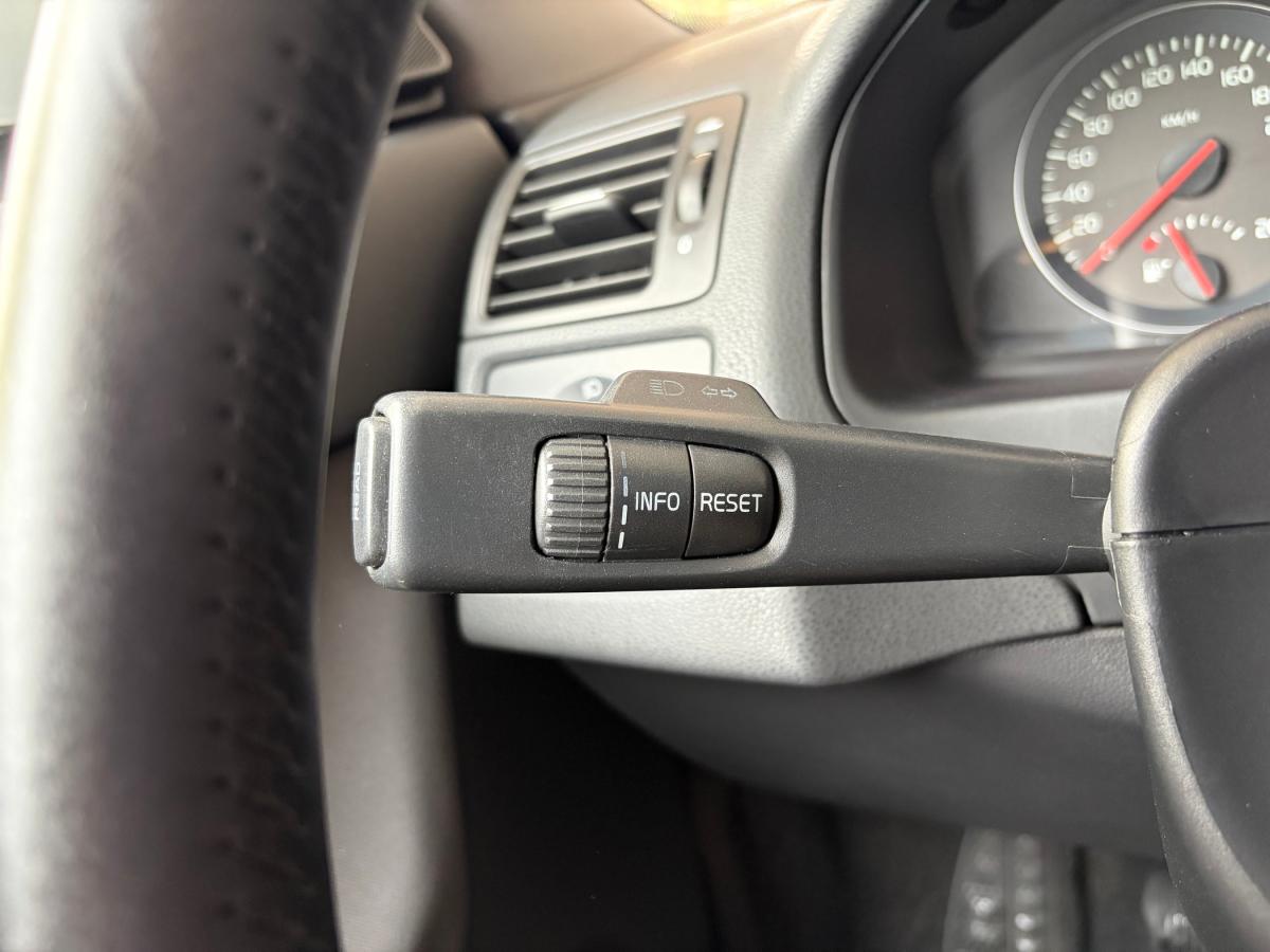 volvo-v50-2012-diesel-1560cc