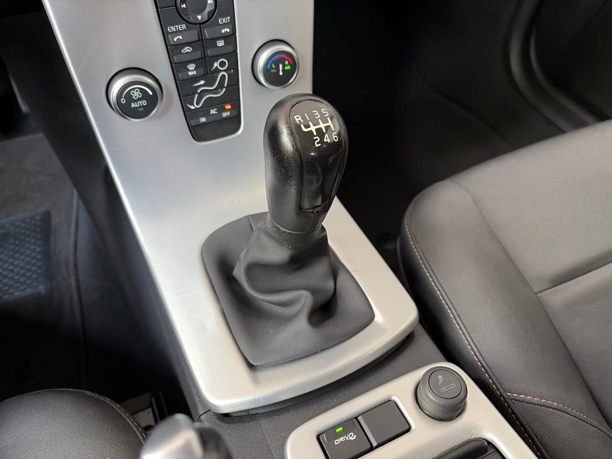 volvo-v50-2012-diesel-1560cc